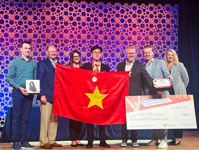 Vietnamese students win medals at Microsoft Office Specialist World Championship